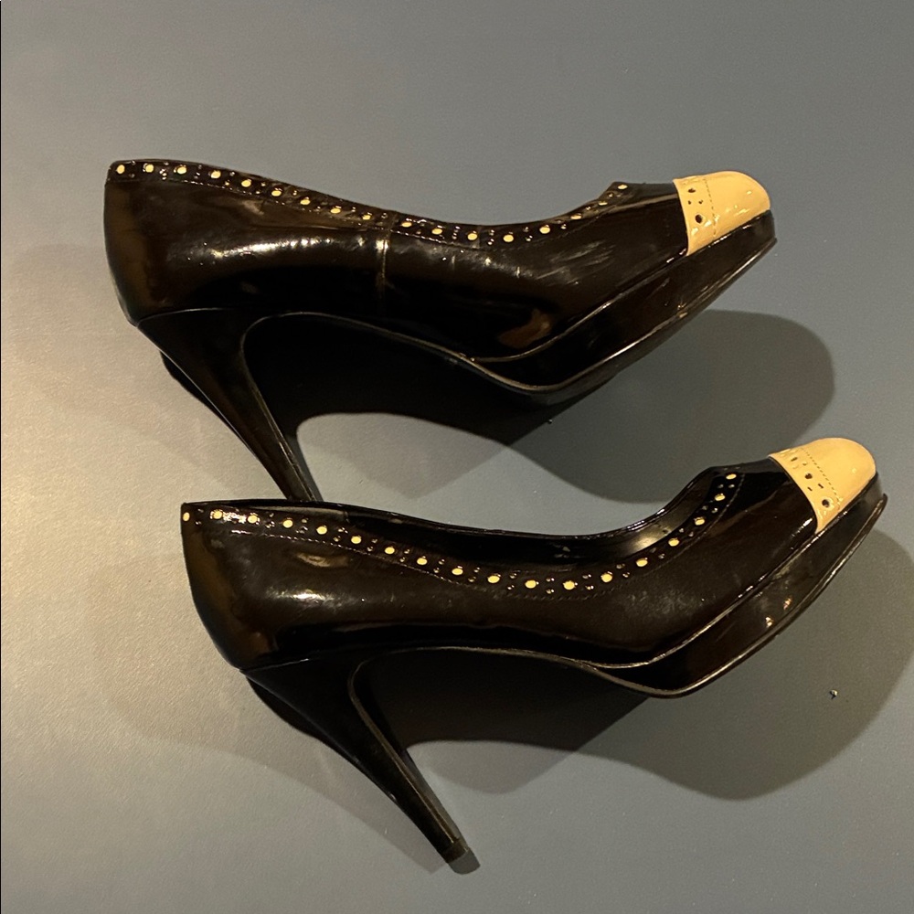 Elegant Black and Cream Patent 4”Women's Shoes 6.5M